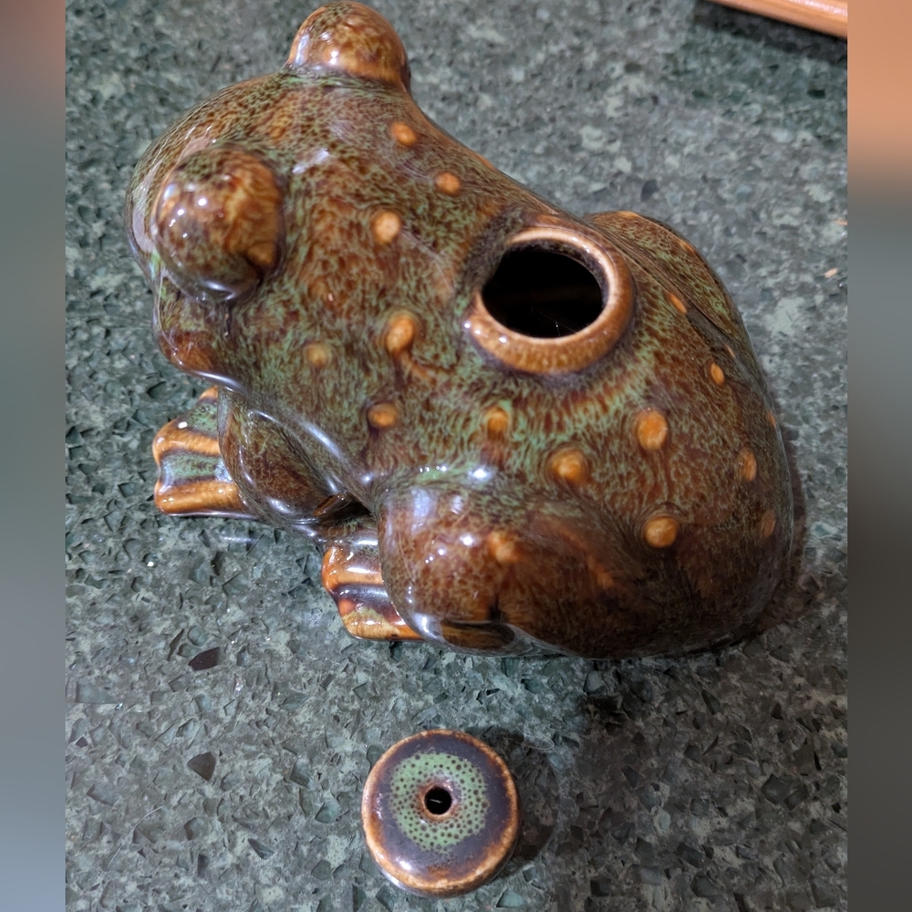 Hermitage Pottery Frog Shape Oil Burner - Picture 2 of 7